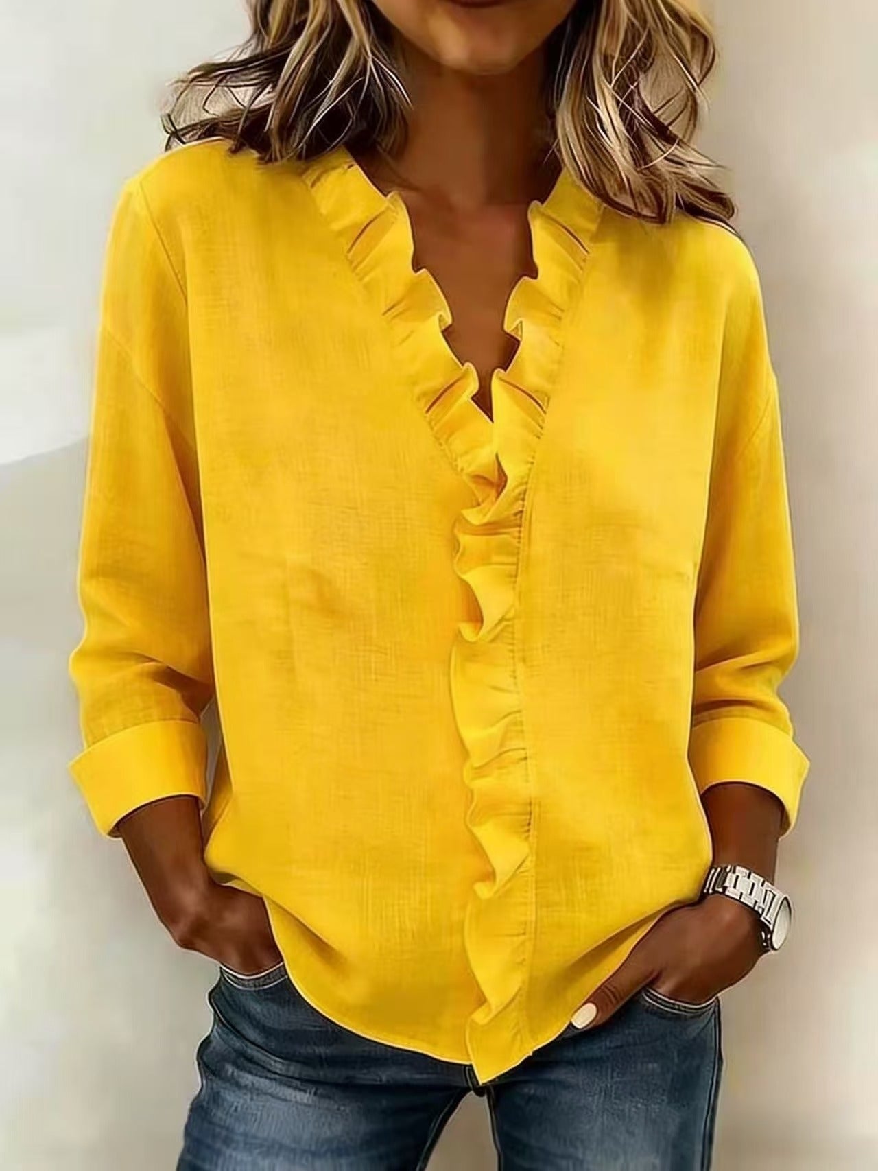 Chiara™ | Blouse met V-hals en subtiele ruches